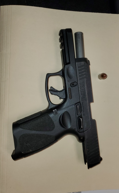 Arma en el campus de Gray's Creek High School