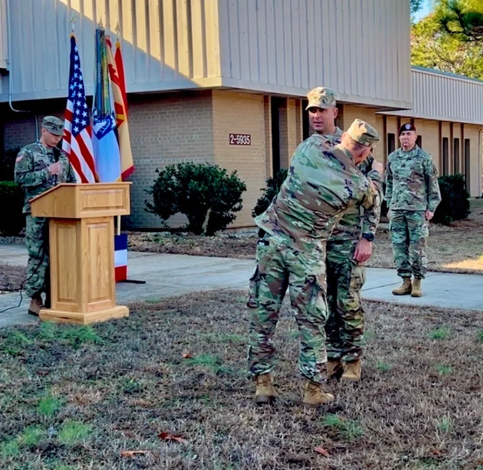 Fort Liberty Celebra Cambio de Insignia en una Ceremonia Histórica